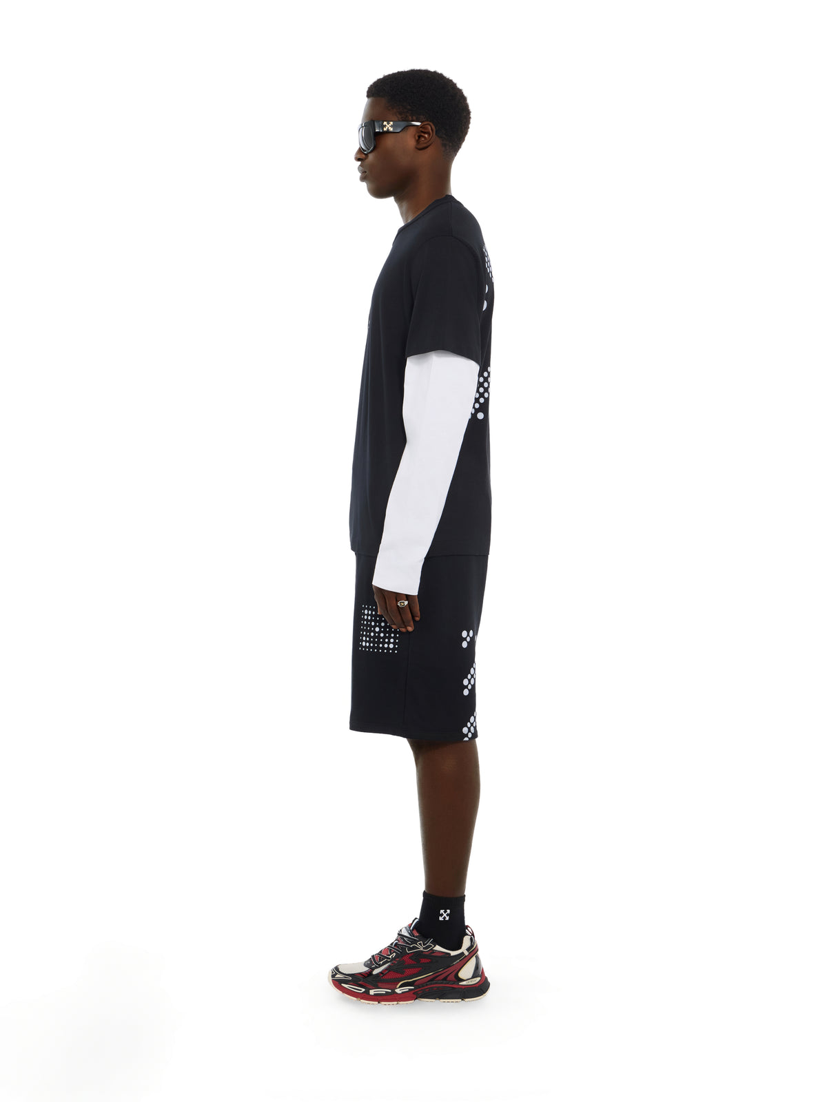 OFF WHITE Dotted Arrow Skate Sweatshorts BLACK 44MCI013G26F002