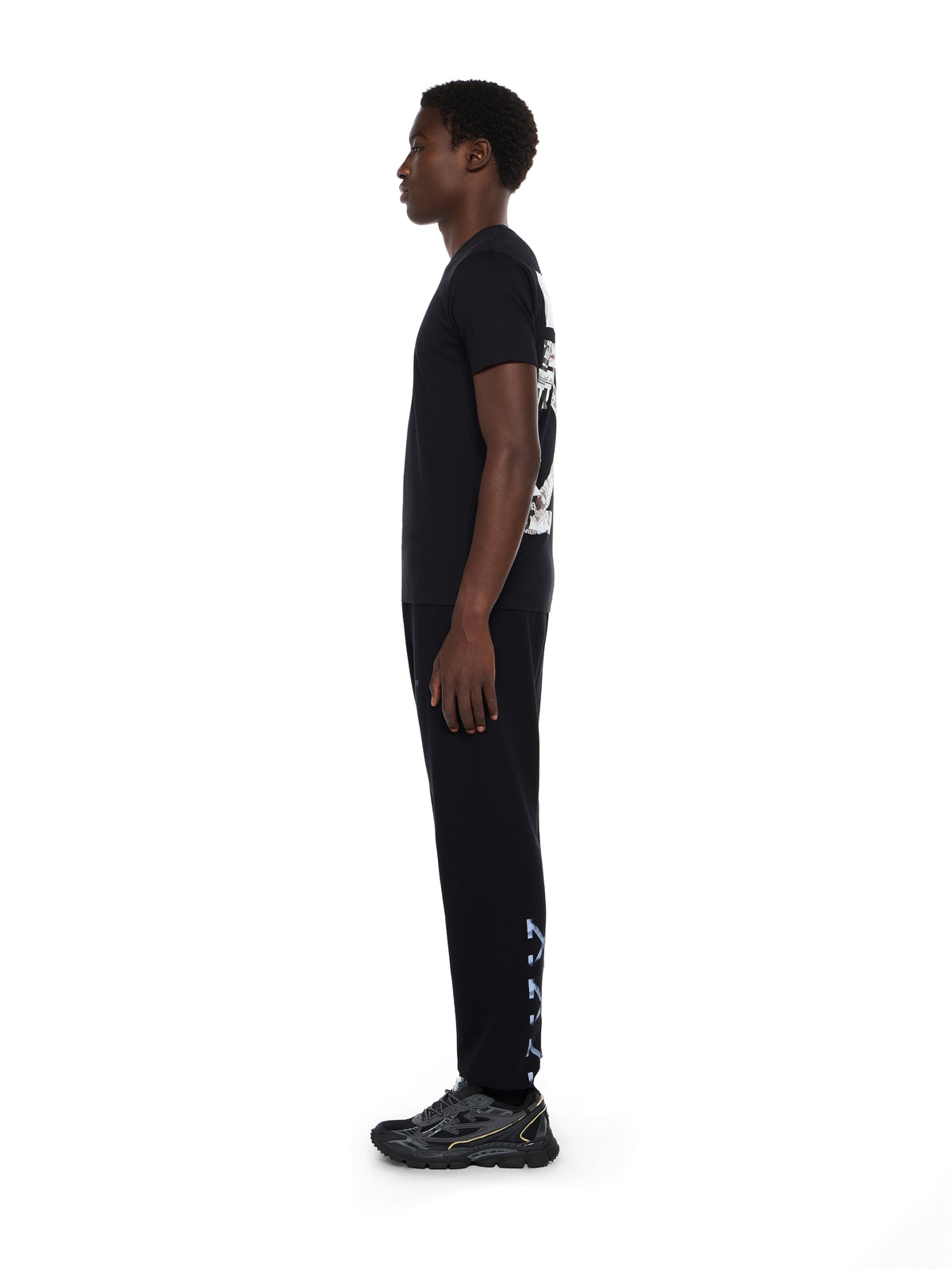 OFF WHITE Newspaper Arrow Slim Logo Tee BLACK - WHITE OMAA027F25JER005