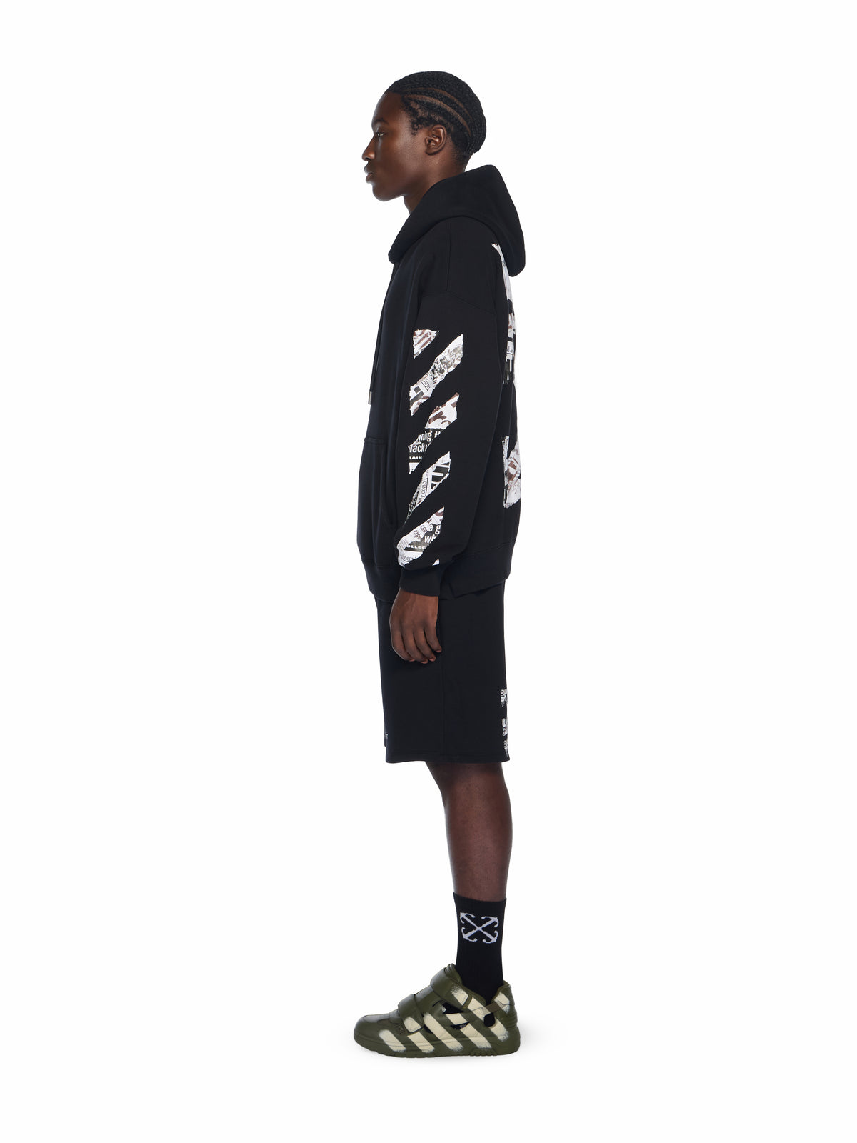 OFF WHITE Newspaper Arr Skate Sweatshorts BLACK - WHITE OMCI013F25FLE002