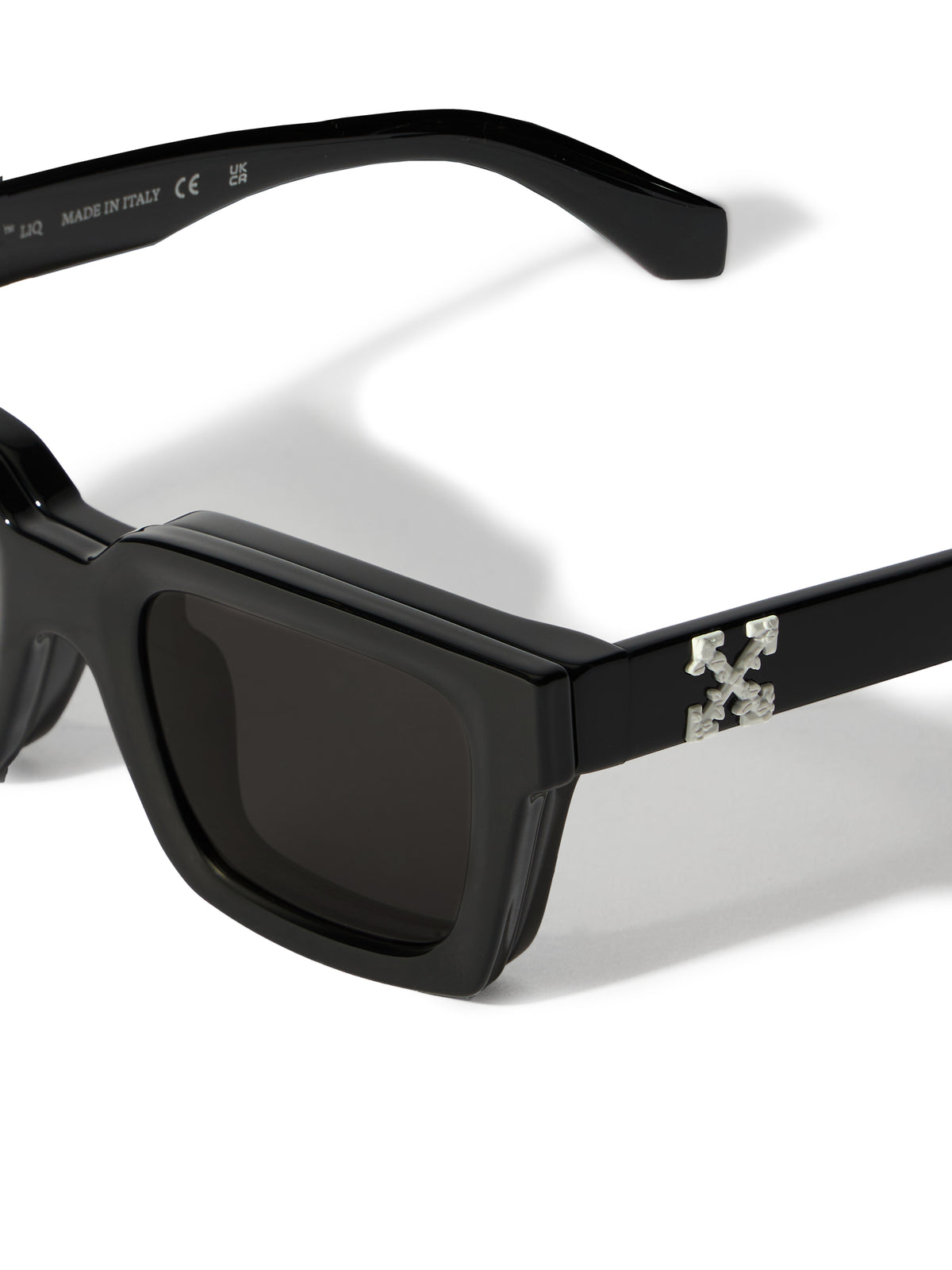 OFF WHITE Clip On Dark Grey Lens Sunglasses Shiny Black OW9000100750